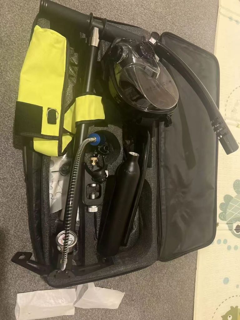 Open case with a tank, pump, mask and carrier
