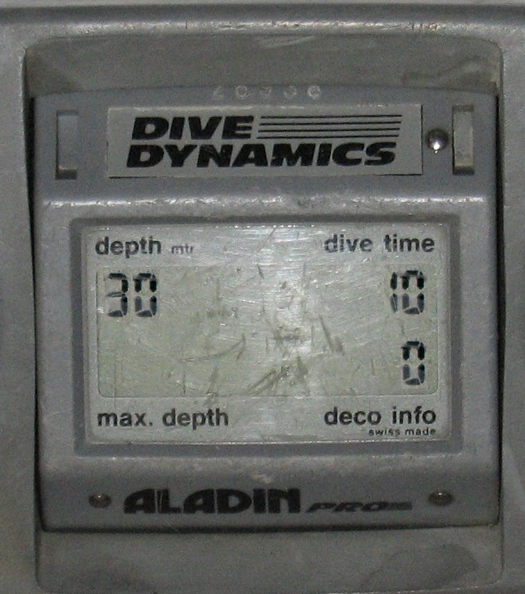 Archive photograph of an Aladin Pro dive-computer display, not a current Garmin or Shearwater computer.