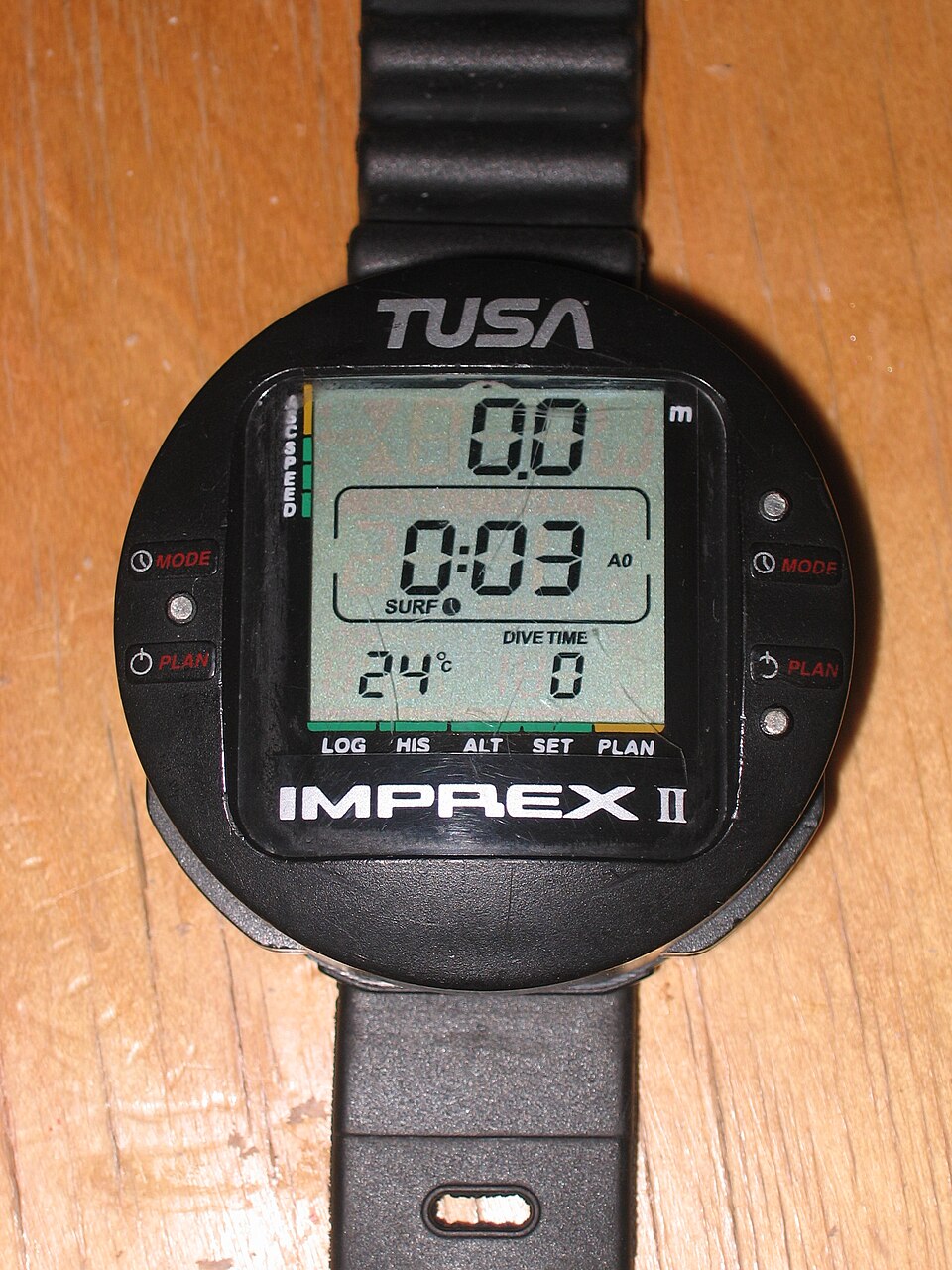 Archived photograph of a historical wrist dive computer; not the Oceanic O.i Wrist.