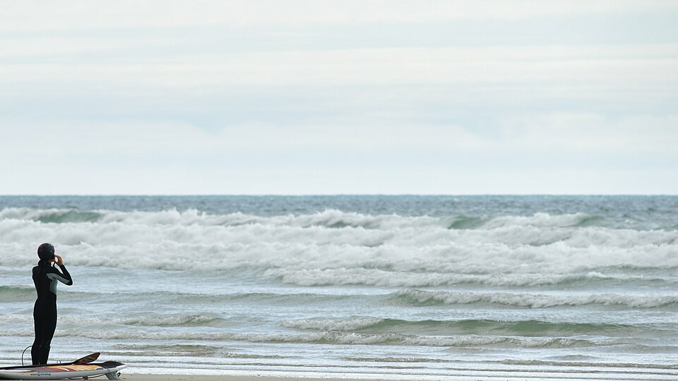 Paddleboarder in the Baie d’Audierne in Brittany